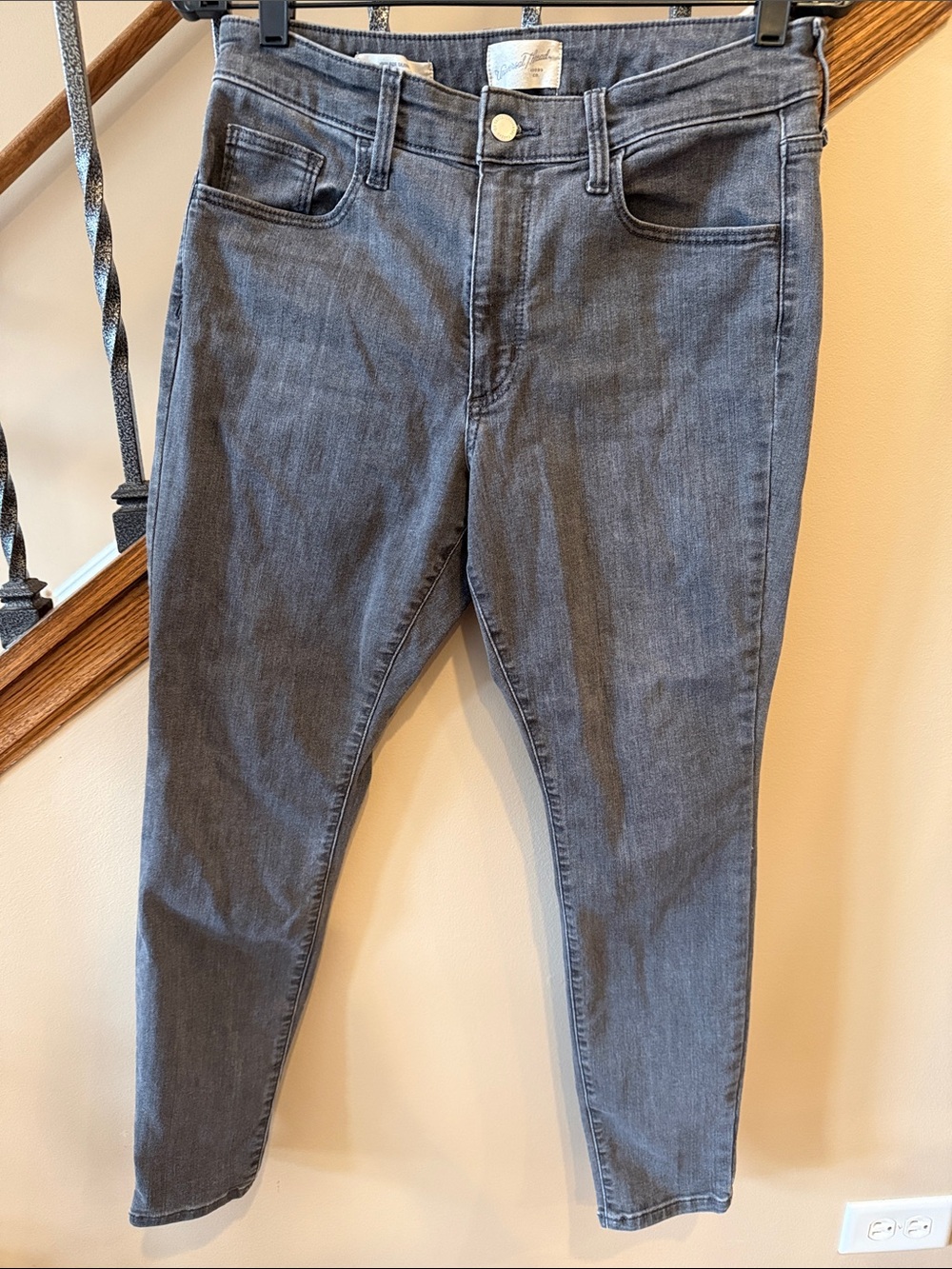 Universal Thread Women's Slim High-Rise Jeans in Charcoal Gray